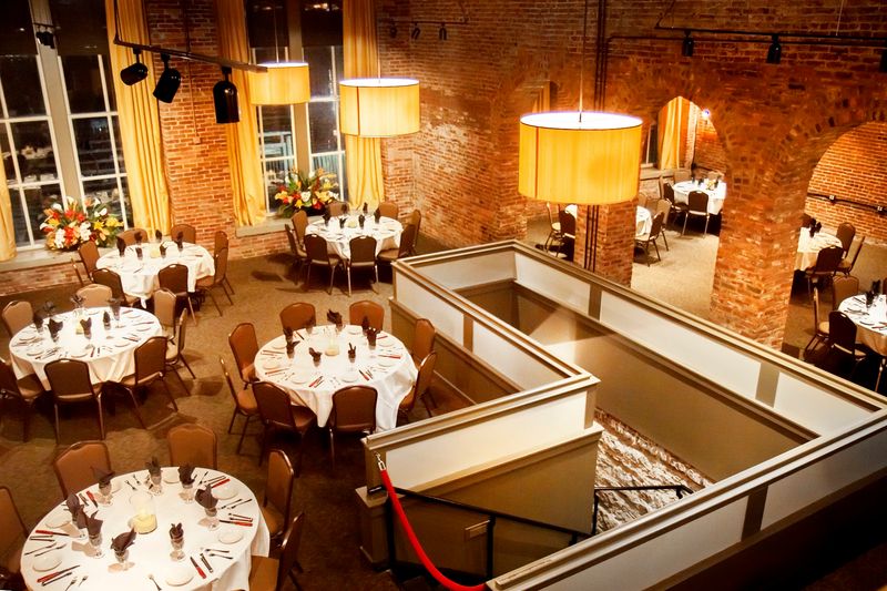 Atmosphere for Dates, Families, and Big Groups Atmosphere for Dates, Families, and Big Groups