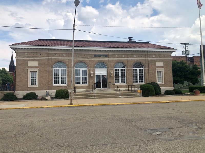 Atmosphere of an Unhurried County Seat Atmosphere of an Unhurried County Seat