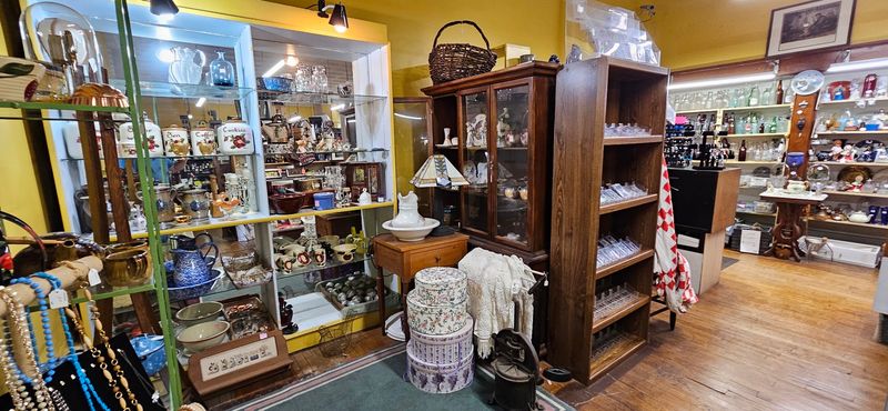 Barnesville Antique Mall, Barnesville, OH Barnesville Antique Mall, Barnesville, OH