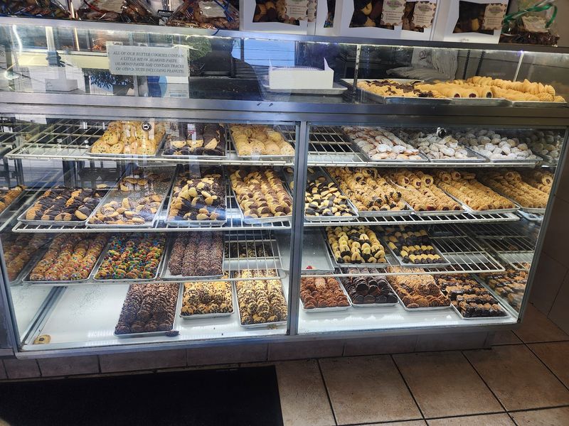 Bea's Bakery, Tarzana, California Bea's Bakery, Tarzana, California