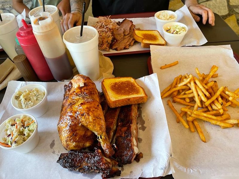 Big Plates, Fair Prices, and Busy Lunch Rushes