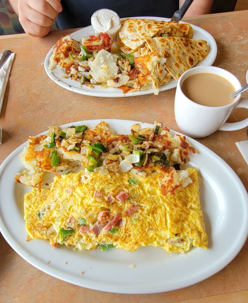 Big Plates, Fair Prices Big Plates, Fair Prices