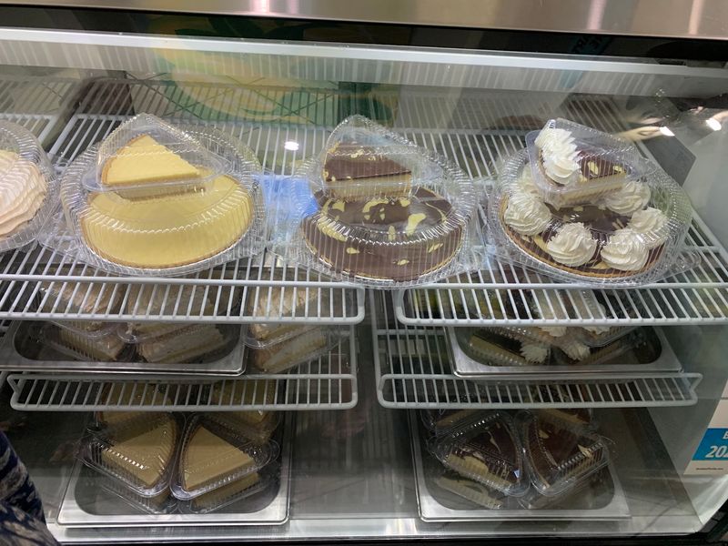 Blond Giraffe Key Lime Pie Factory ®, Tavernier, FL