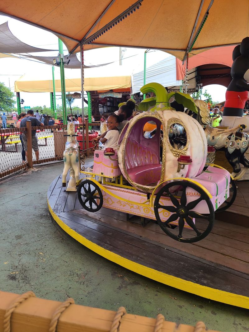 Blues Brothers Statues, Arcades, and Kid Rides
