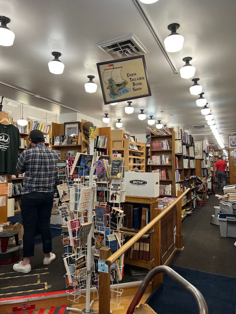 Booksellers Who Know Their Stacks Booksellers Who Know Their Stacks