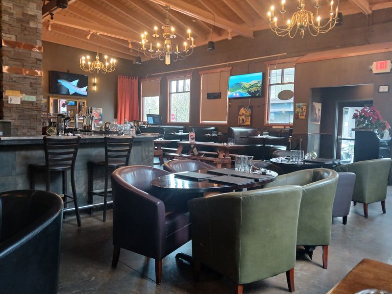 Booths, Comfy Chairs, and a Quiet Elegance