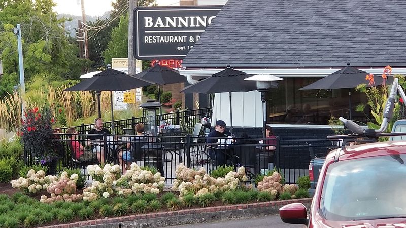 Booths, Counter Seats, and a Sunny Patio Booths, Counter Seats, and a Sunny Patio