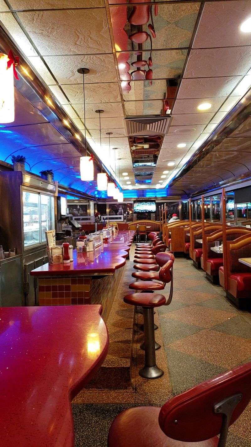 Booths, Counter Stools, and a Fifties Glow Booths, Counter Stools, and a Fifties Glow
