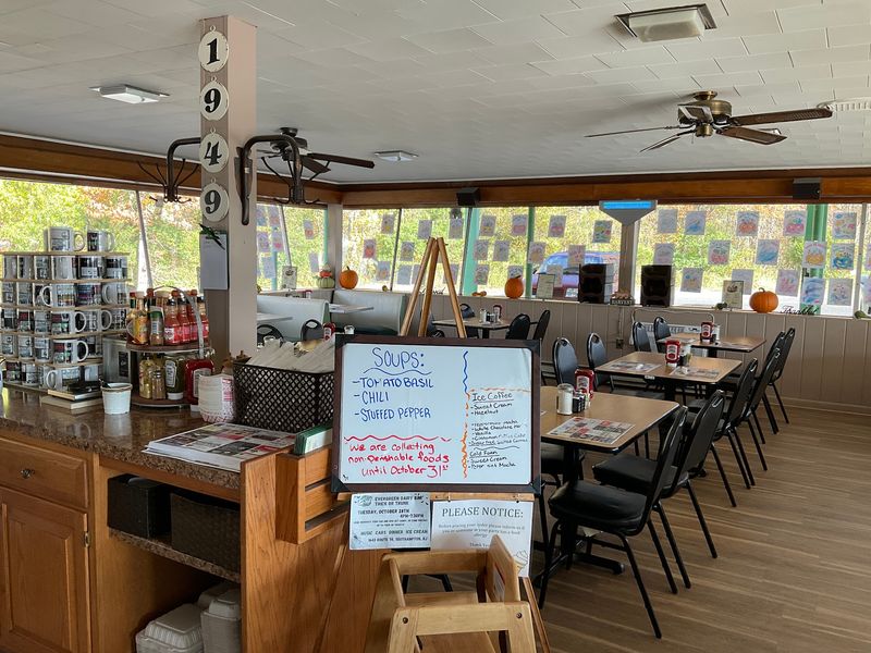 Booths, Tables, and a Counter