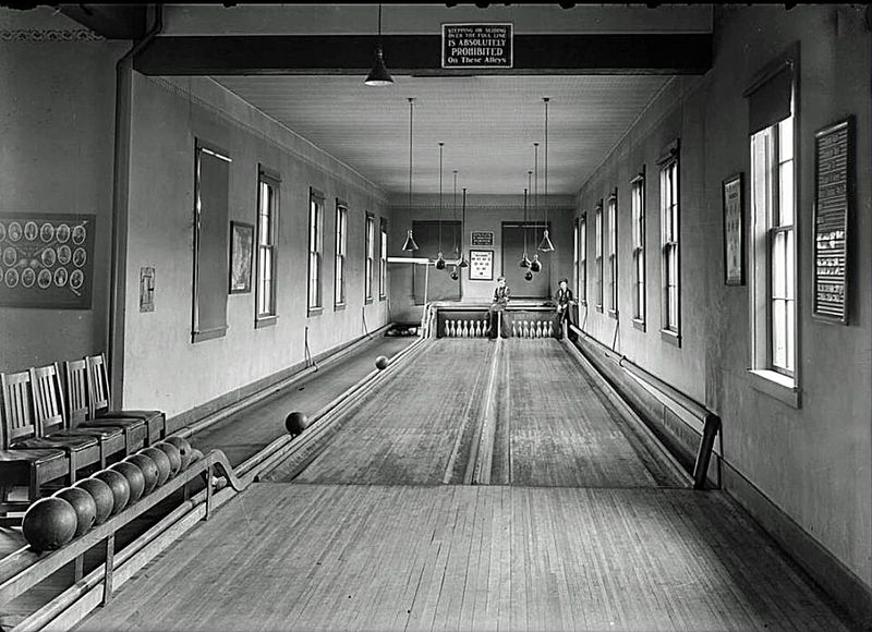 Bowling Alley Pinsetter