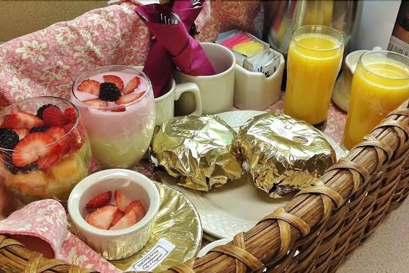 Breakfast Arrives in a Basket, Right at Your Door Breakfast Arrives in a Basket, Right at Your Door