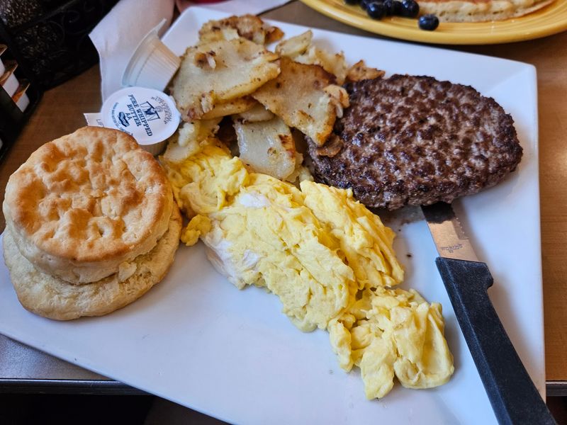 Breakfast Plates Worth an Early Alarm