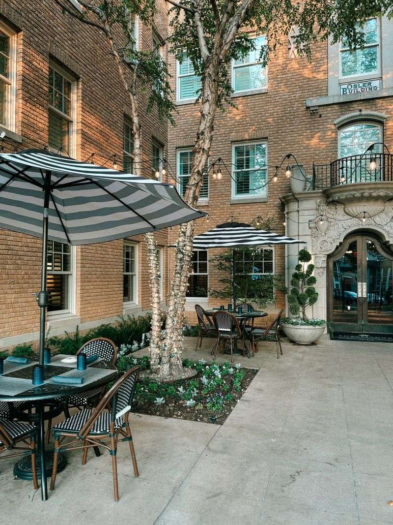 Brunch, Lunch, and a Cozy Courtyard Brunch, Lunch, and a Cozy Courtyard