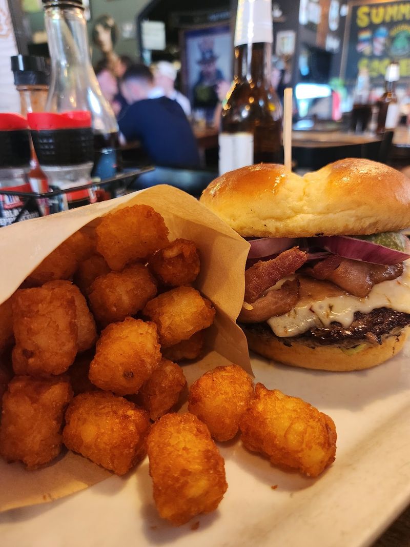 Burgers, Melts, and Late-Night Plates