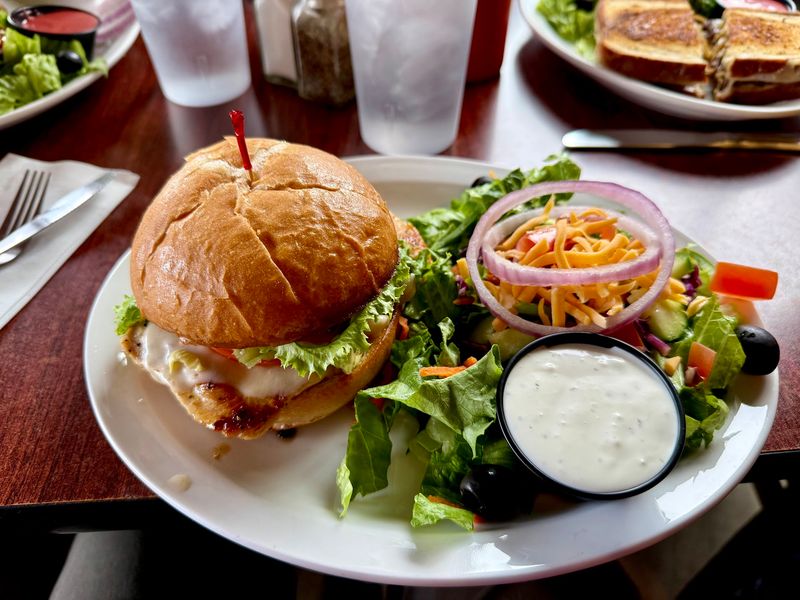 Burgers, Soups, and Surprising Lunch Plates