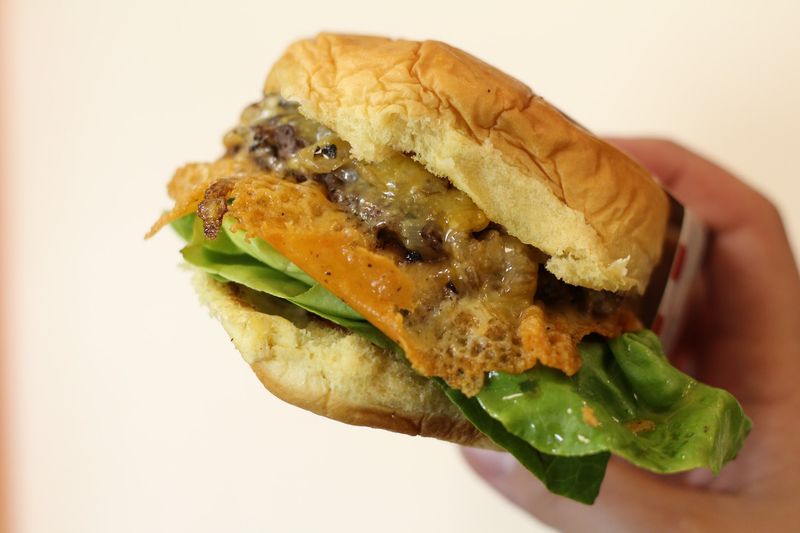 Burgers With Crispy Cheese Edges Burgers With Crispy Cheese Edges