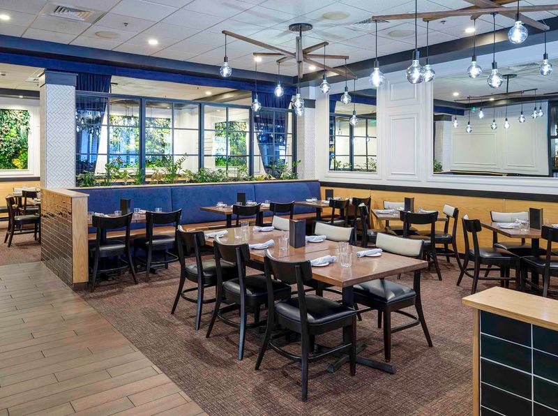Burtons Grill & Bar