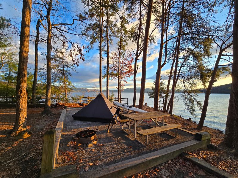 Campsites, Villas, and Lakeside Nights Campsites, Villas, and Lakeside Nights