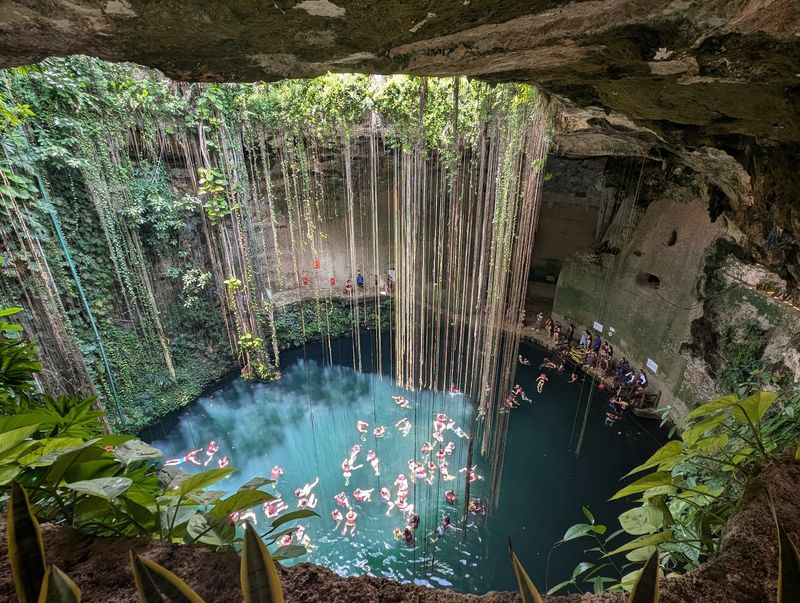 Cenote Ik Kil, Mexico