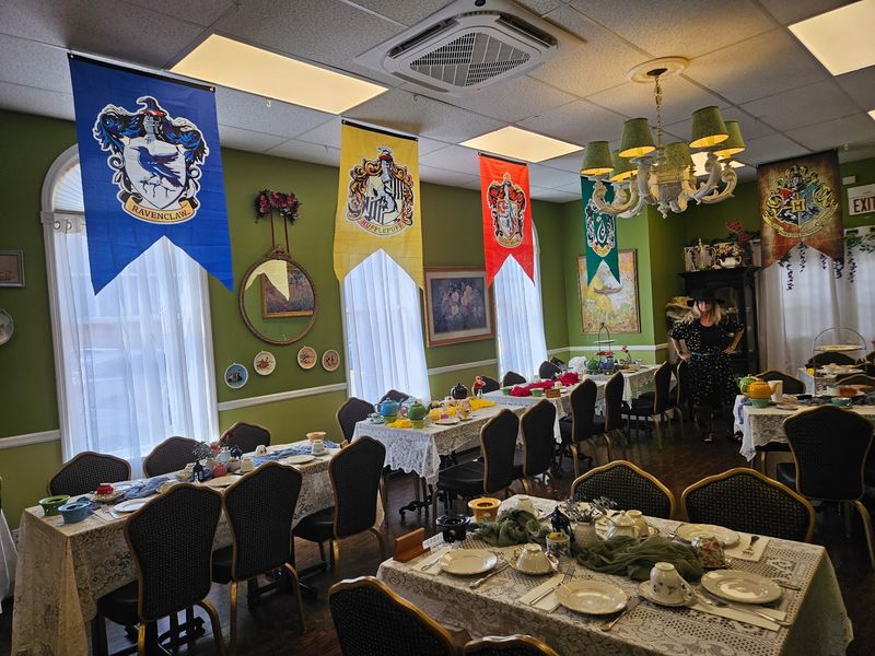 Changing Themes at the Table Changing Themes at the Table