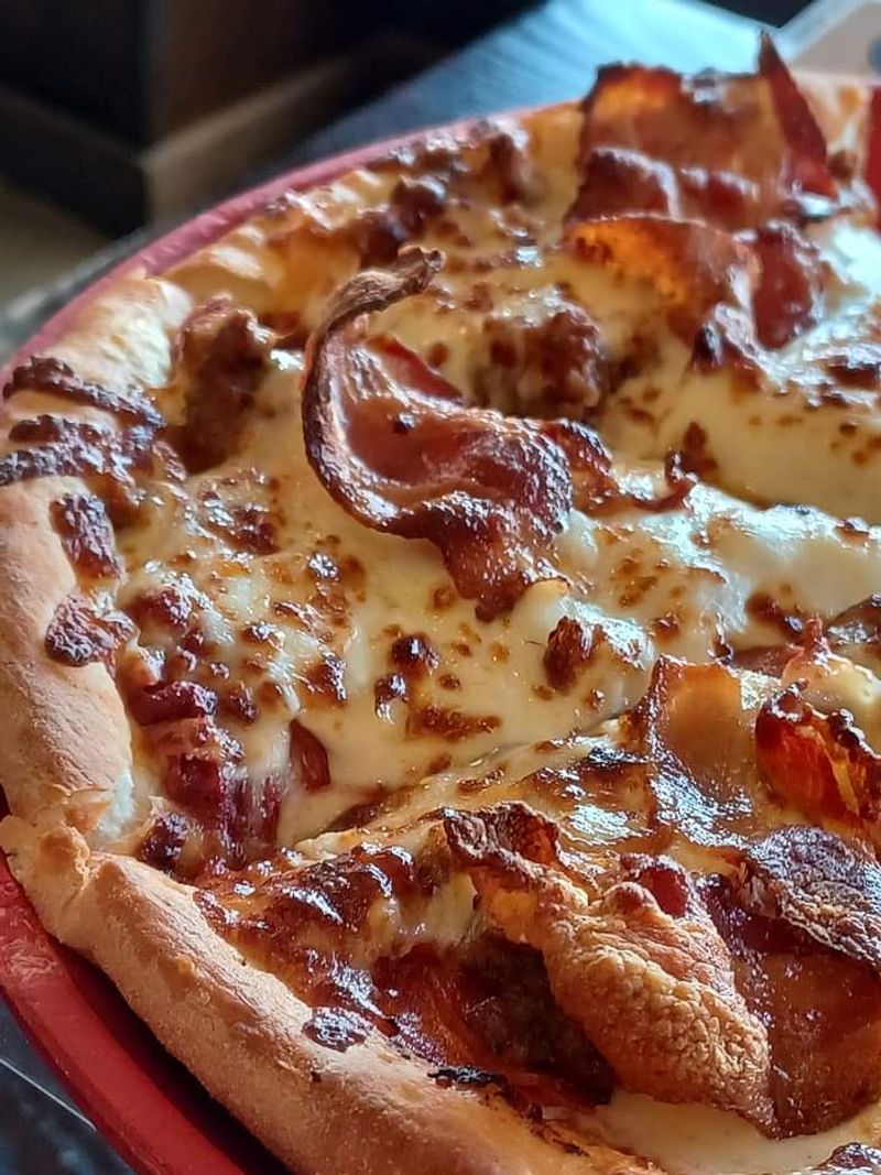 Cheese and Sauce With a Wisconsin Accent Cheese and Sauce With a Wisconsin Accent