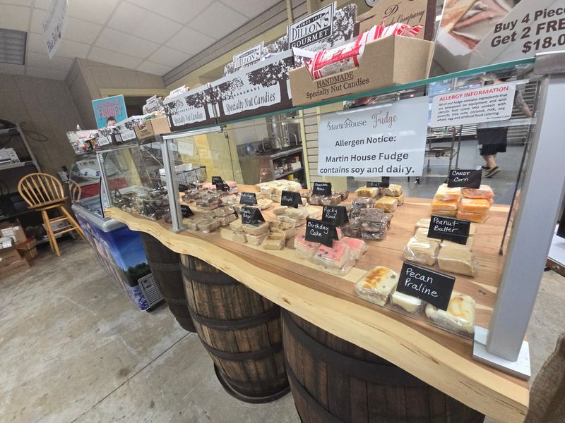 Cinnamon Rolls, Fried Pies, and Fudge Cinnamon Rolls, Fried Pies, and Fudge
