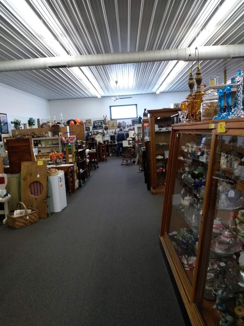 Clean Aisles, Snacks, and Easy Daily Hours