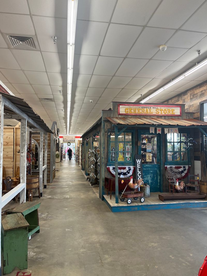 Clean Aisles and Tidy Booths Clean Aisles and Tidy Booths