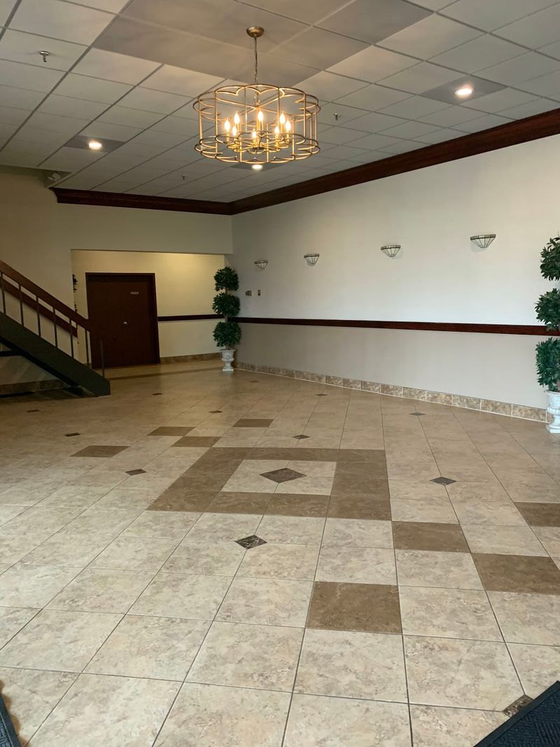 Clean Floors, Calm Staff, and an Easygoing Feel