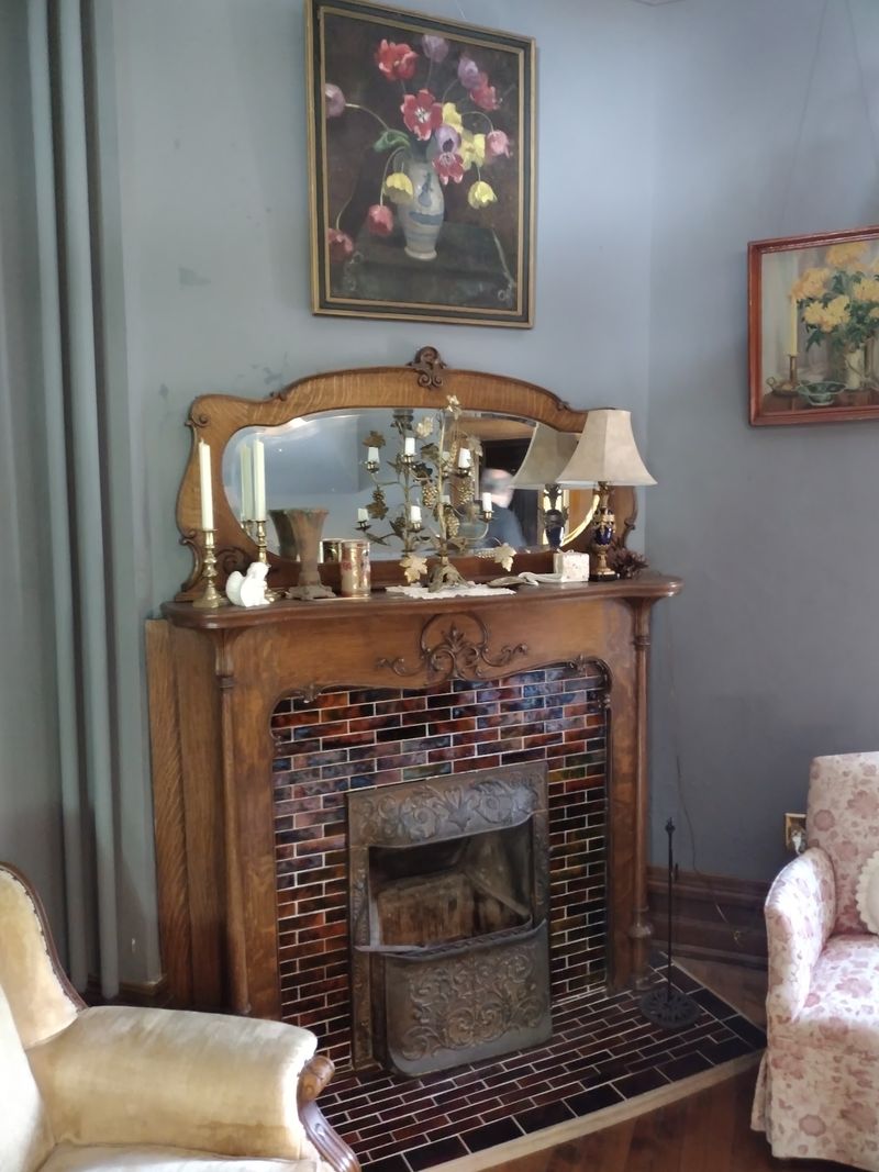 Columns, Fireplaces, and Glass That Sparkles Columns, Fireplaces, and Glass That Sparkles