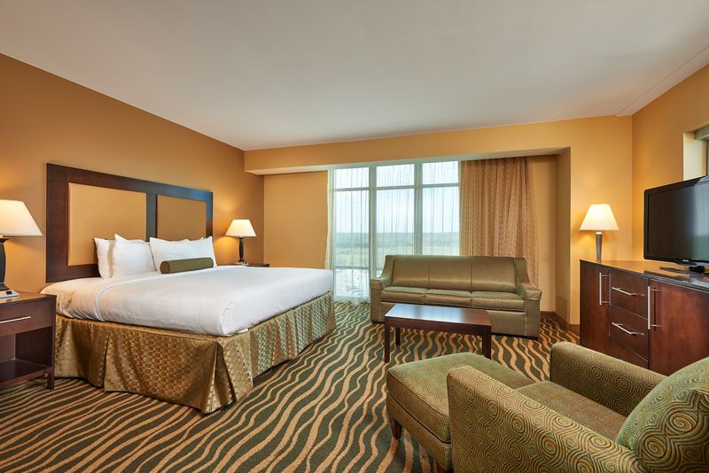 Comfortable Rooms with Practical Touches Comfortable Rooms with Practical Touches