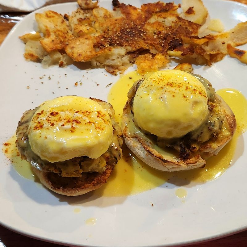 Crab Cakes Take Eggs Benedict in a New Direction Crab Cakes Take Eggs Benedict in a New Direction