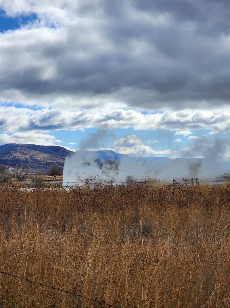 Crump Geyser and Oregon's Lost Spouts Crump Geyser and Oregon's Lost Spouts