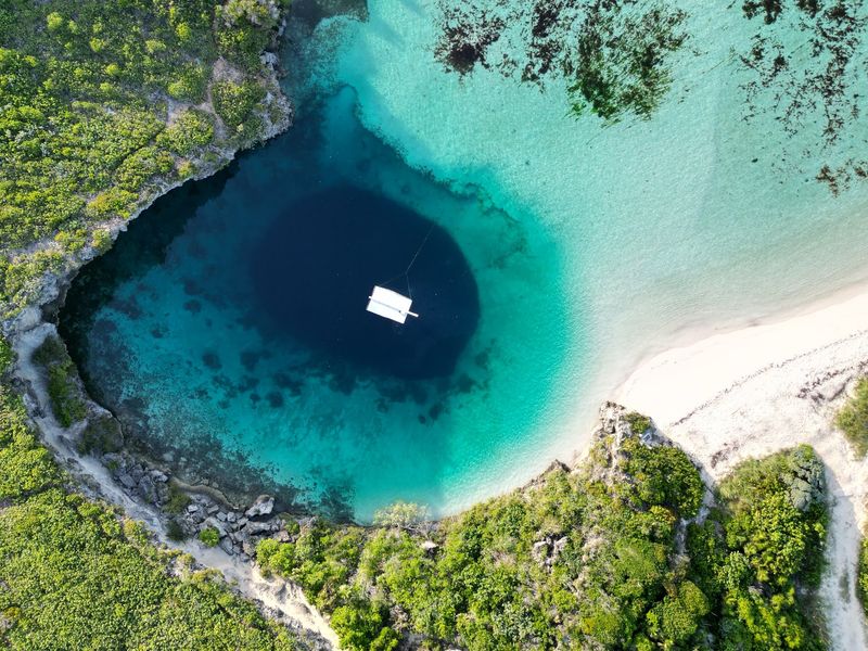 Dean's Blue Hole, The Bahamas