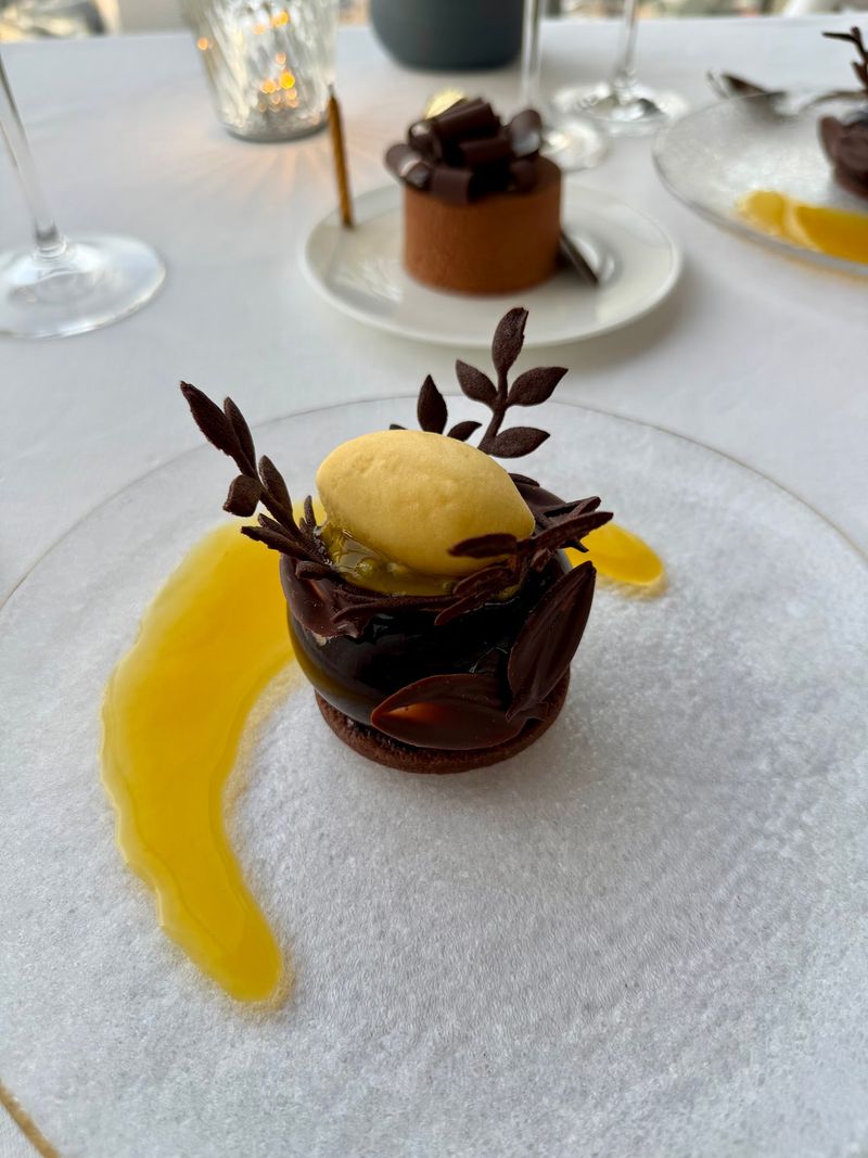 Desserts Built Like Little Sculptures Desserts Built Like Little Sculptures