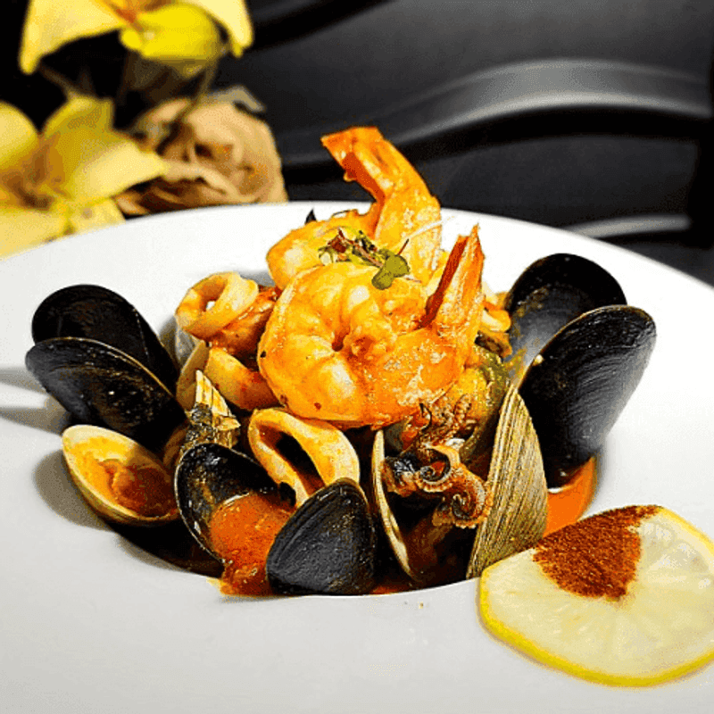 Dinner Hours and Reservation Basics