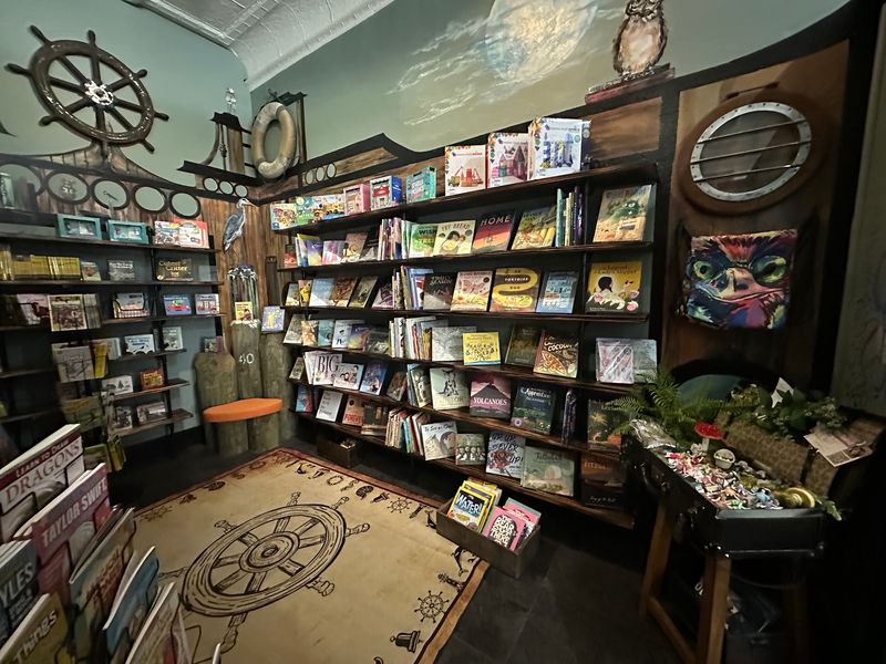 Dockside Books, Charlevoix, Michigan