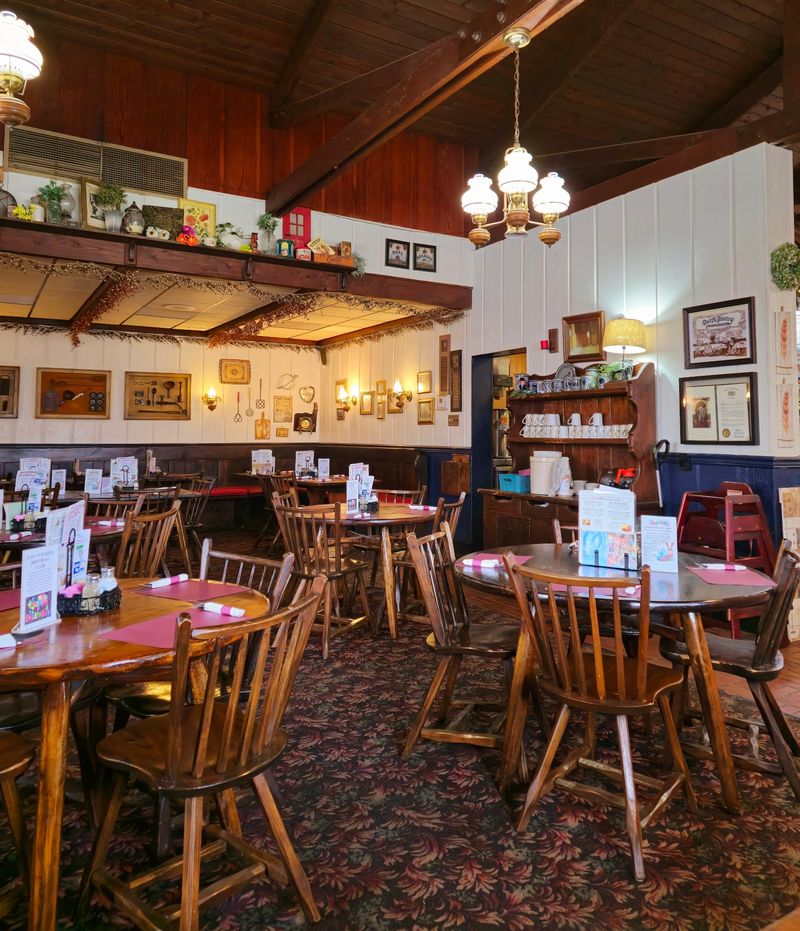 Dutch Pantry Family Restaurant, Clearfield, Pennsylvania Dutch Pantry Family Restaurant, Clearfield, Pennsylvania