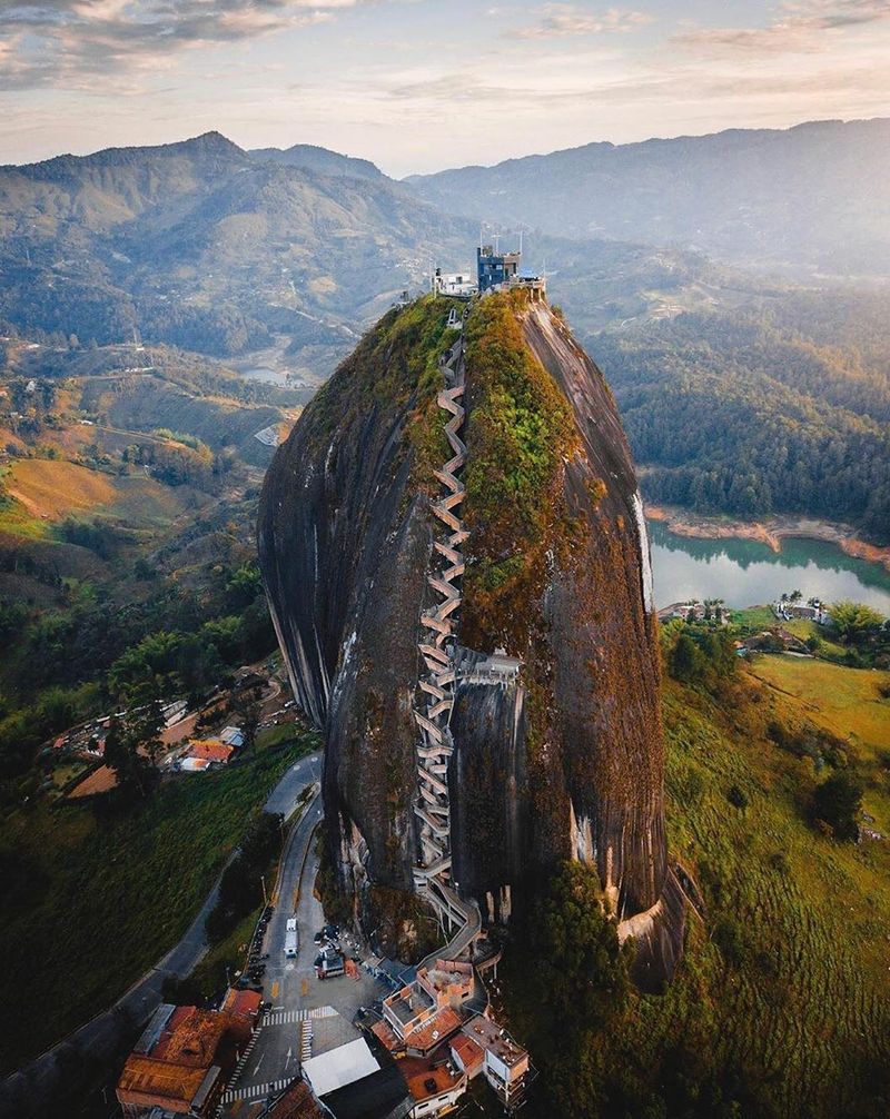 El Peñón de Guatapé El Peñón de Guatapé