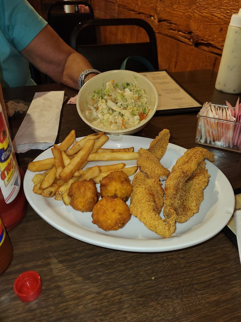 Family-Style Service and Generous Condiments Family-Style Service and Generous Condiments