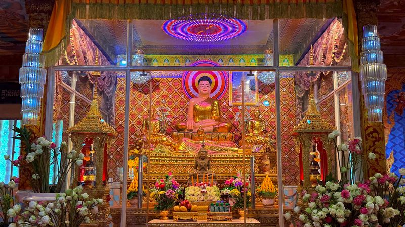 Festival Days and Khmer Traditions Festival Days and Khmer Traditions