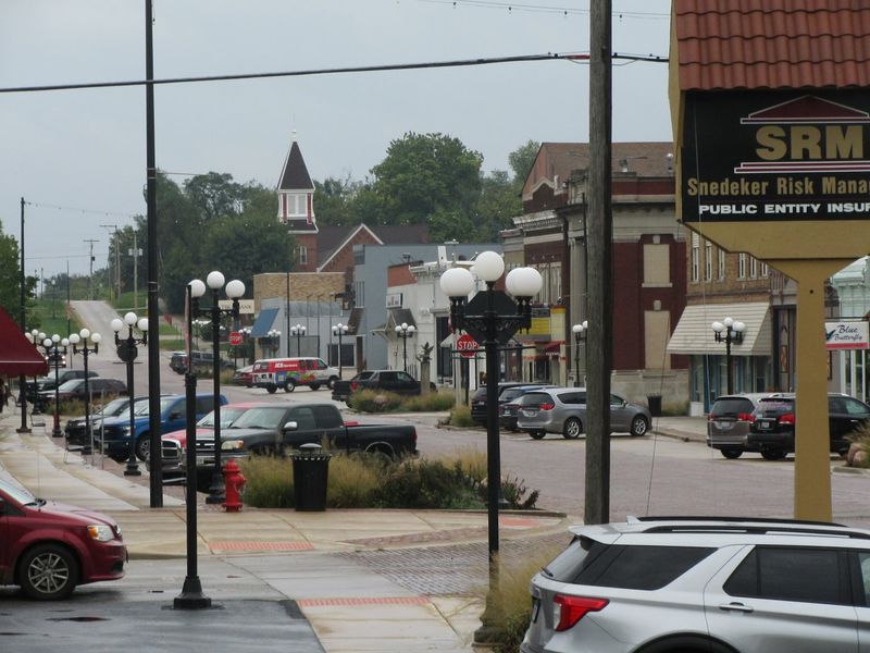 Fewer Than 3,000 Neighbors