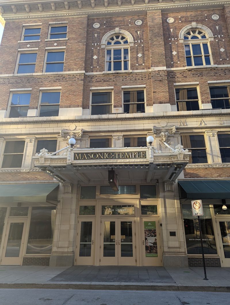 Finding Centro on Locust Street