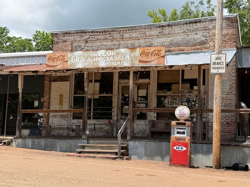 Finding Taylor Grocery in Taylor