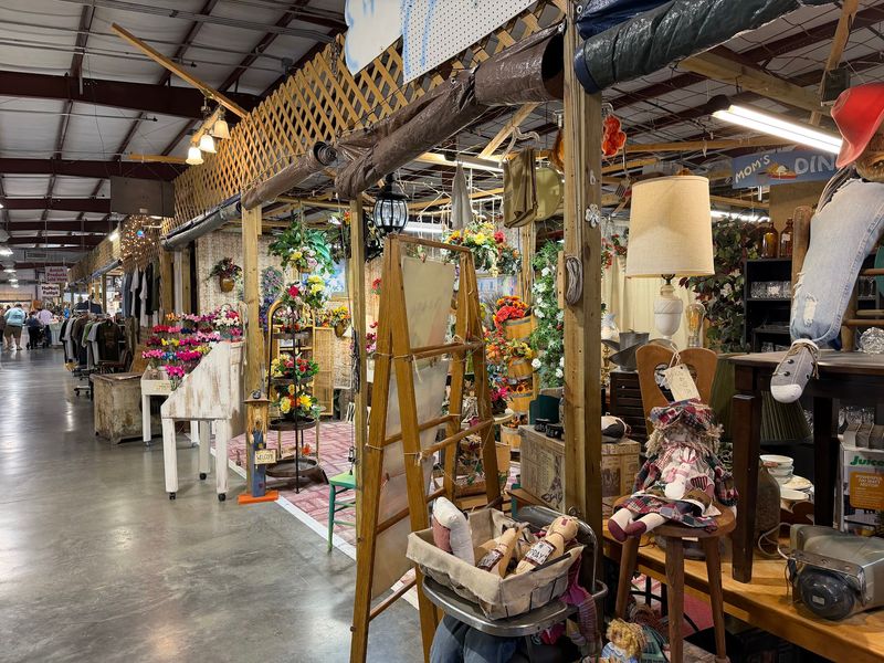 Flea Traders Paradise Flea Traders Paradise