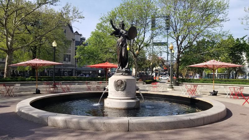 Fountains That Celebrate Big Plays Fountains That Celebrate Big Plays