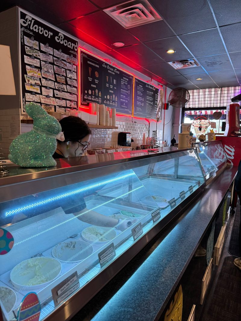 Friendly Faces Behind the Counter Friendly Faces Behind the Counter