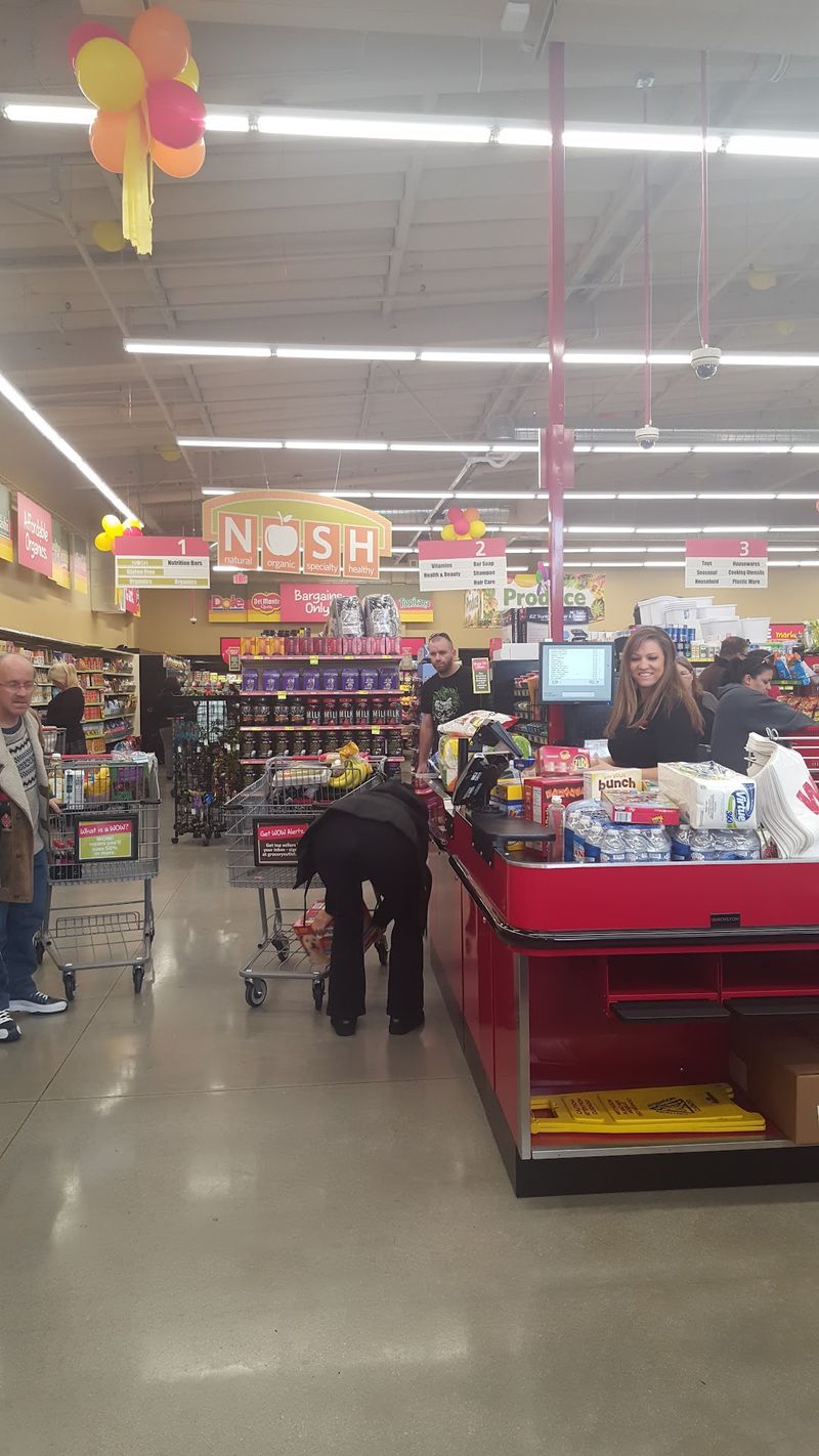 Friendly Faces and 70s Tunes in the Aisles