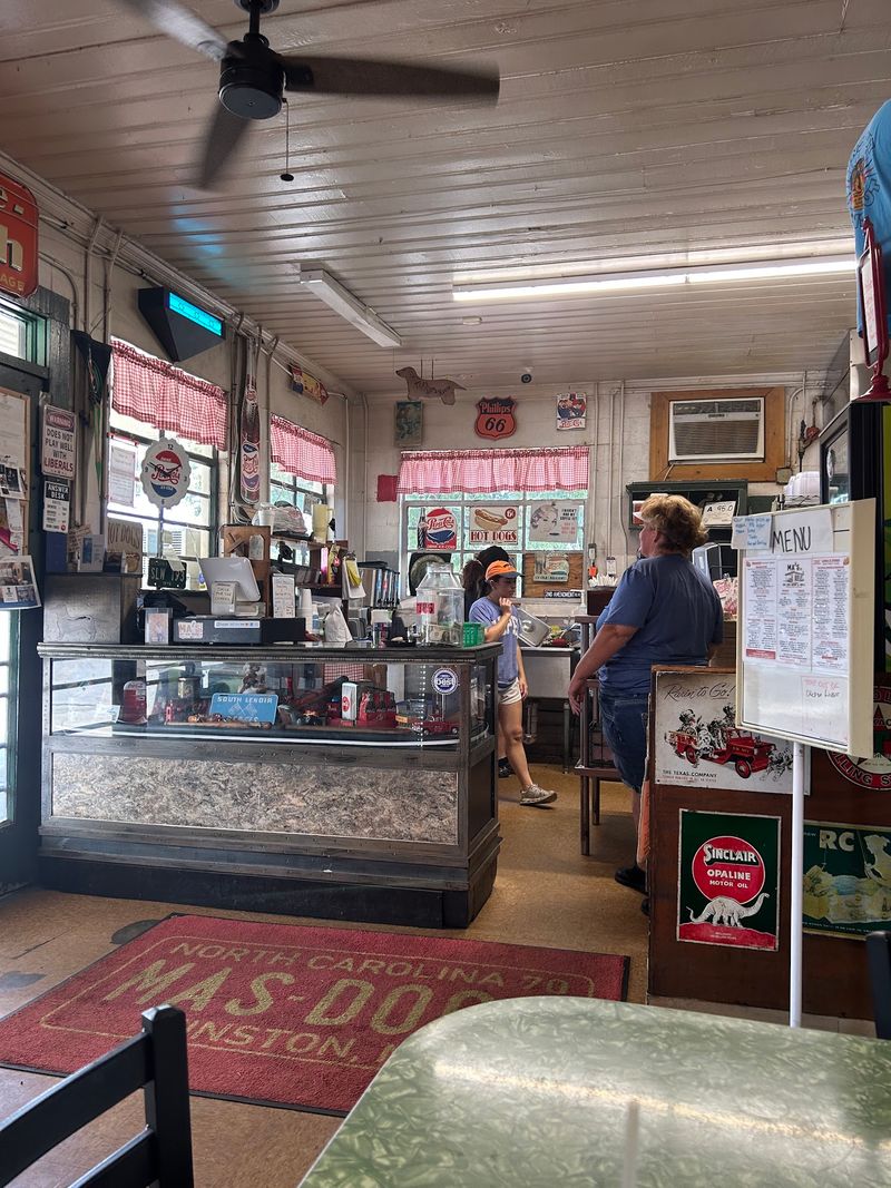 Friendly Ladies Behind the Counter Friendly Ladies Behind the Counter