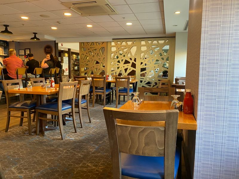 Friendly Service and a Room Built for Easy Meals Friendly Service and a Room Built for Easy Meals